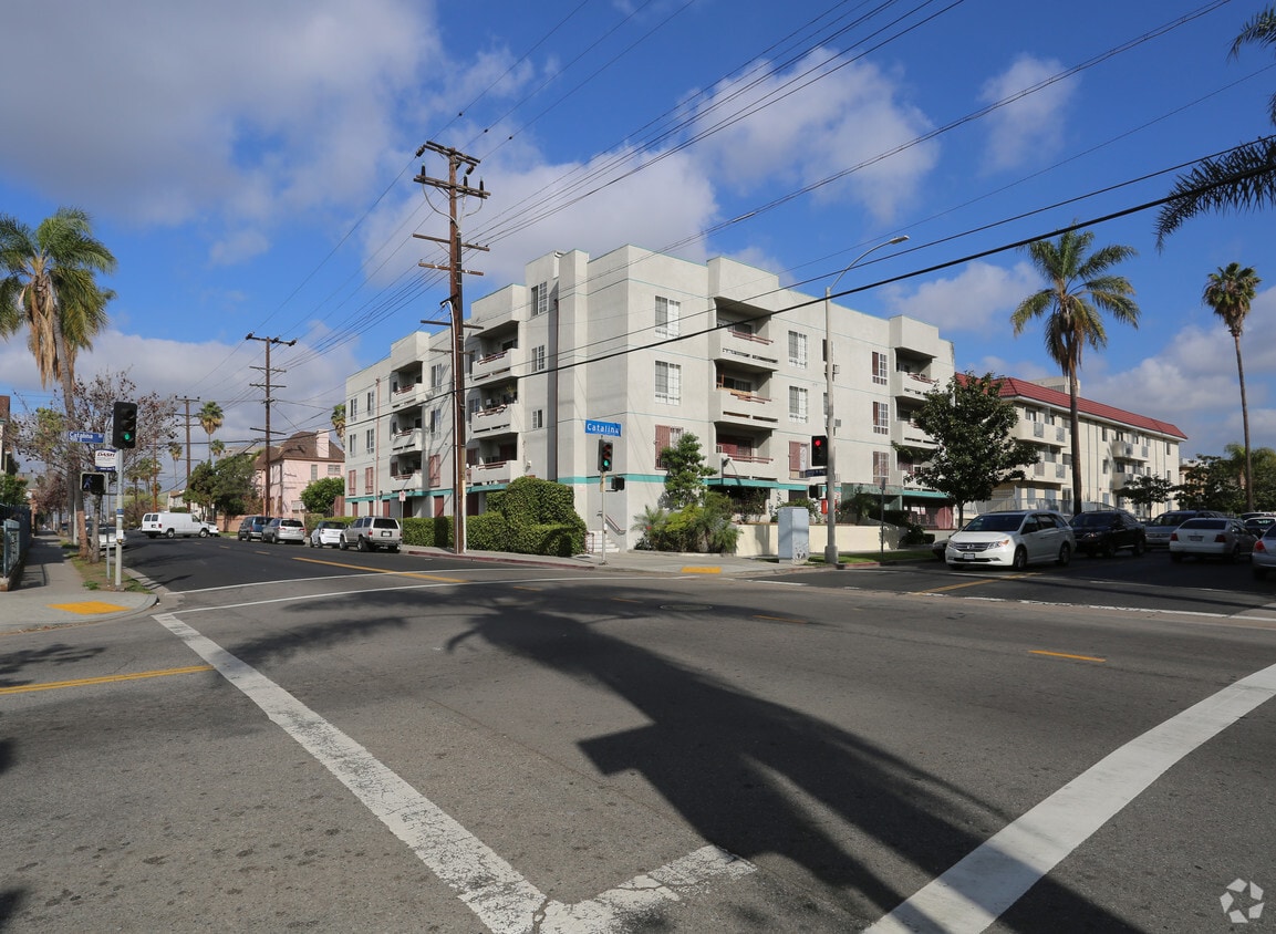 Building Photo - Catalina Apartments