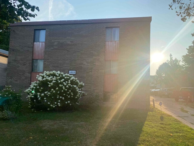 Building Photo - 1600 Newman Ave