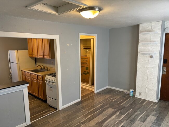 Building Photo - 619 Copeland St