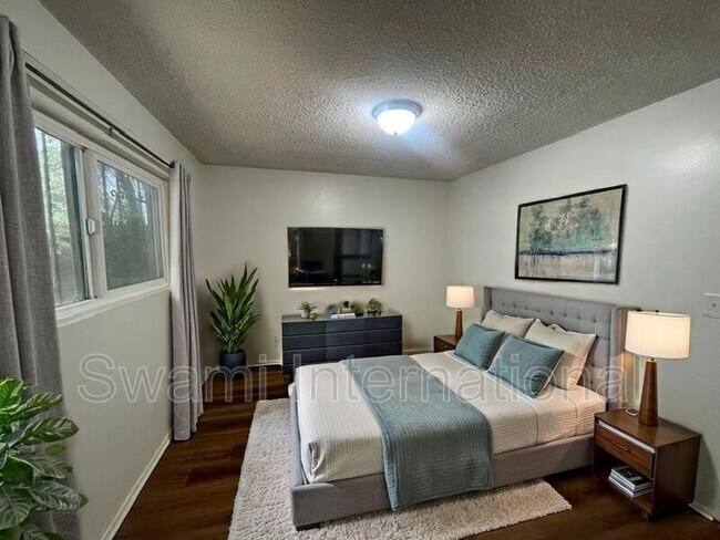 Foto del edificio - 1303 W 107th St