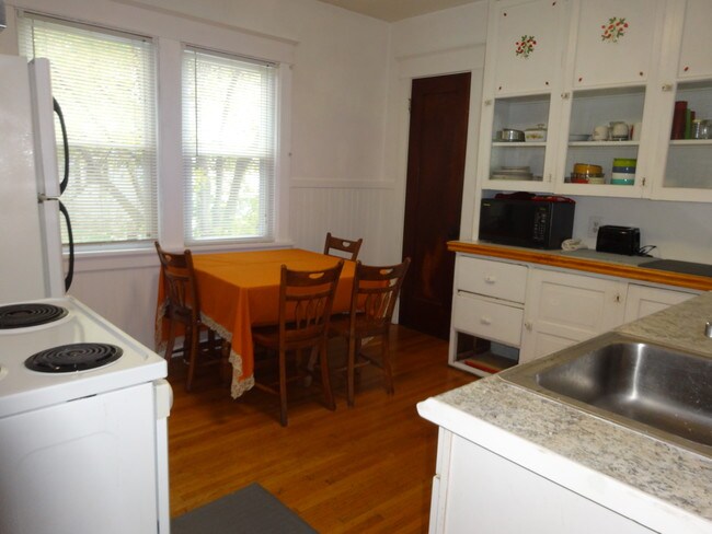 Kitchen - 187 Kenmore Ave