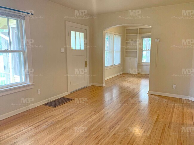 Foto del edificio - 645 S Loomis Ave