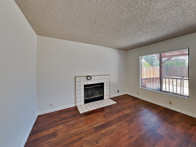 Building Photo - Antioch 3 Bedroom/2.5 Bathroom Home Availa...