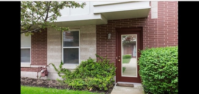 Building Photo - 3224 N Kilbourn Ave
