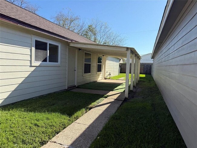 Foto del edificio - 1536 Christa Ln