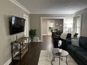 Building Photo - 2115 E 68th Terrace