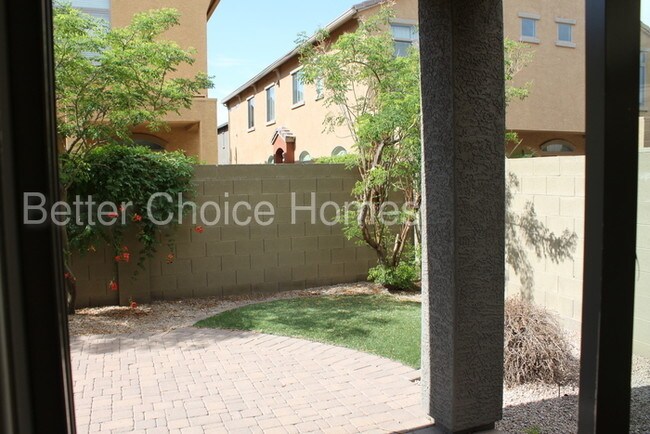 Foto del edificio - 2402 E 5th St