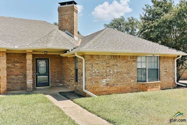 Building Photo - 6022 Plantation Dr