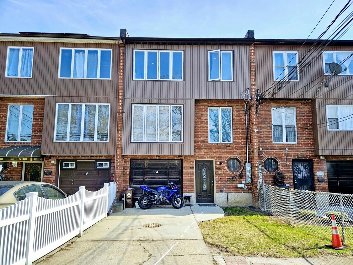 Foto principal - 147-47 231st St