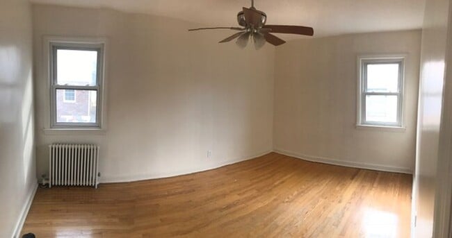 Bedroom - spacious - 929 Teaneck Road