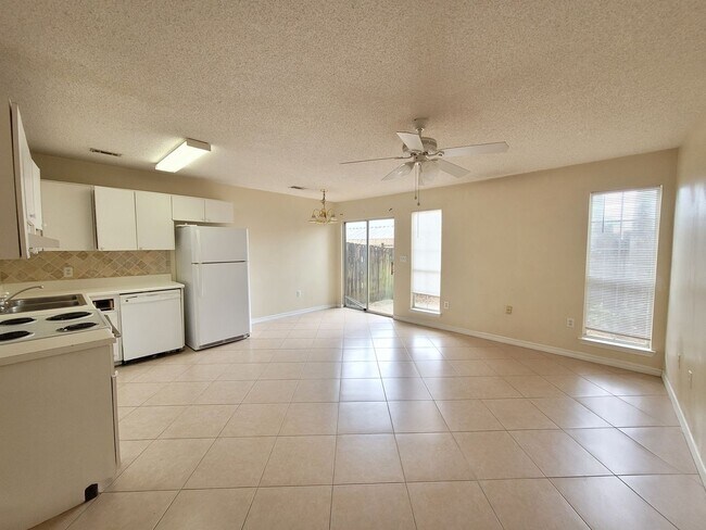 Building Photo - 647 Virginia Oak Ct