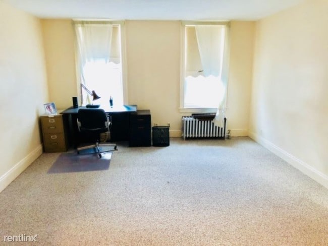 Building Photo - 3 br, 1 bath Apartment - 65 Woodlawn Avenue
