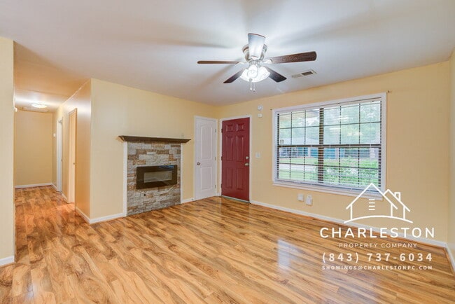 Building Photo - 106 Carriage Ct