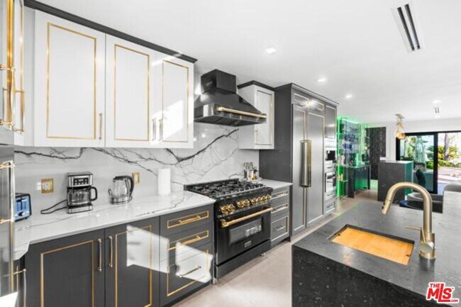 Foto del edificio - 23426 Balmoral Ln