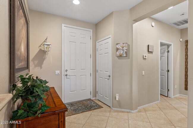 Building Photo - 16739 W Oracle Rim Dr