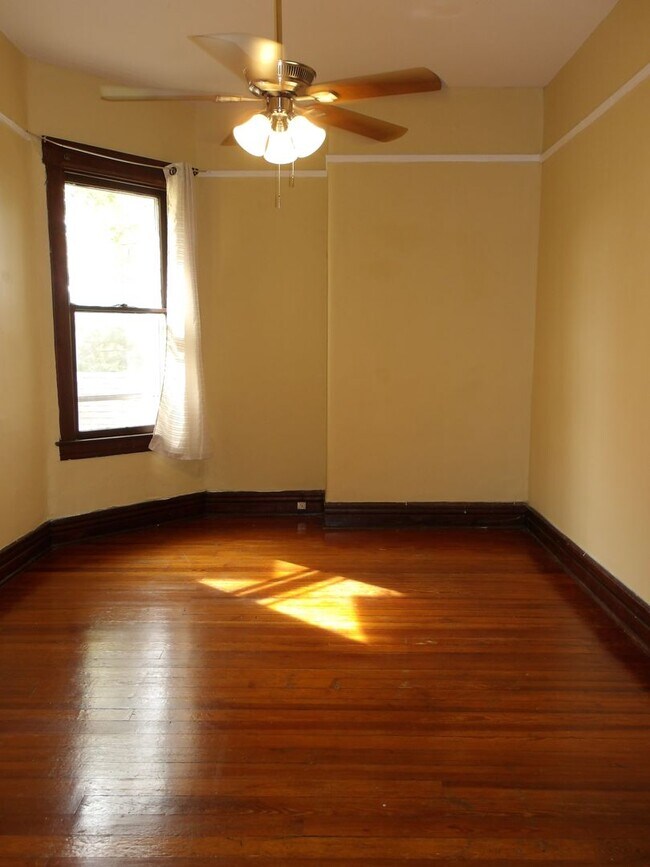 Foto del edificio - 1705 Edenside Ave