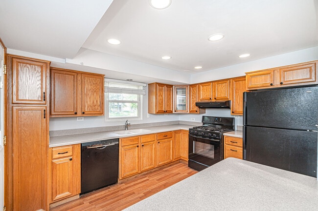 Building Photo - 1403 E Lillian Ave