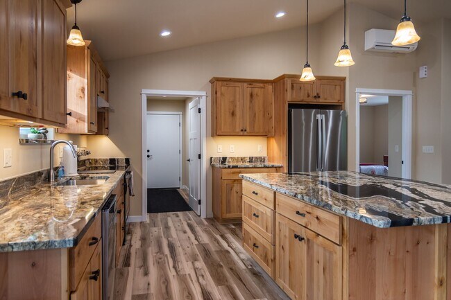 Building Photo - Executive Style Fully Furnished 3-bedroom ...