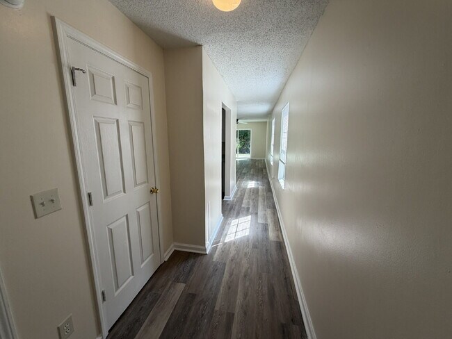 Foto del edificio - Condo for Rent