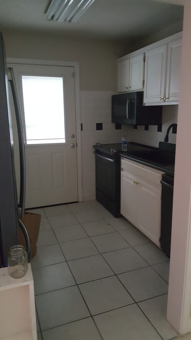 Kitchen - 2100 W Beach Dr