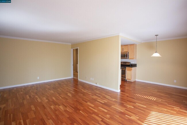 Building Photo - 353 Masters Ct