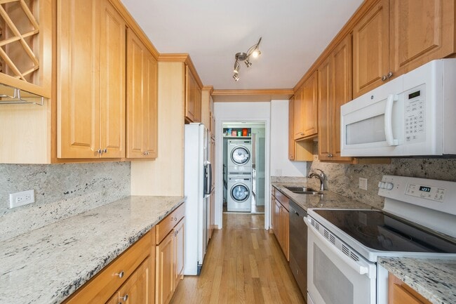 Building Photo - 4170 N Marine Dr