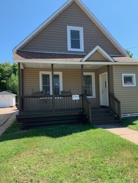 Frente de la casa - 229 W Ohio St