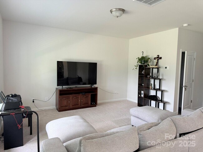 Building Photo - 6135 Moonview Ct