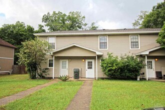 Building Photo - 8113 Stonebrook Dr
