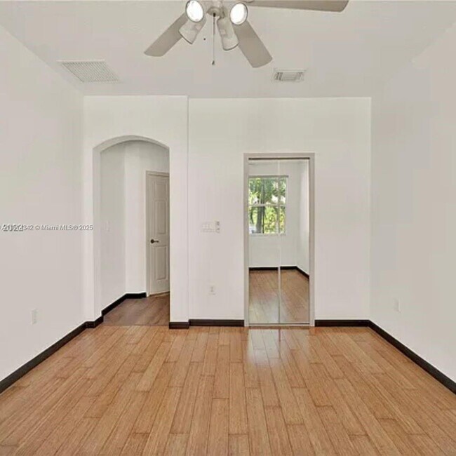 Foto del edificio - 10902 NW 79th St