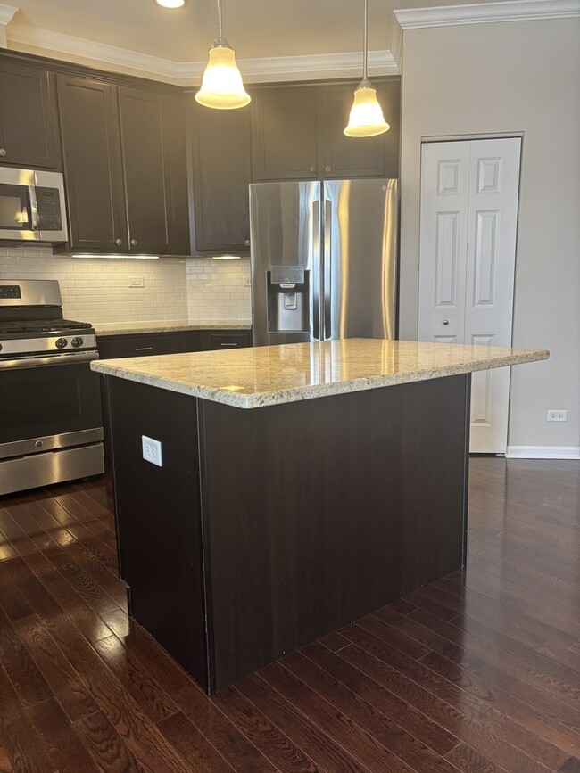 Building Photo - 10611 W 154th Pl