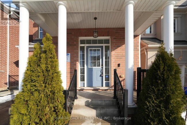 Building Photo - 1395 Chretien St