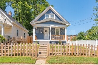 Building Photo - 5622 Prentice St