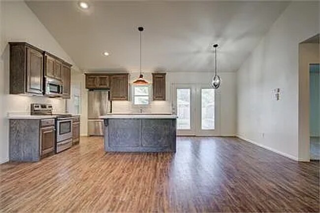 Foto del edificio - Beautiful 3/2 off University!