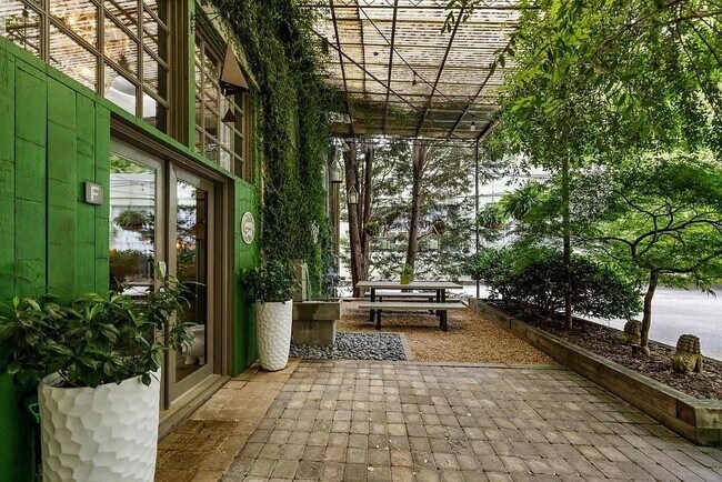 Foto del edificio - 1570 DeKalb Ave NE