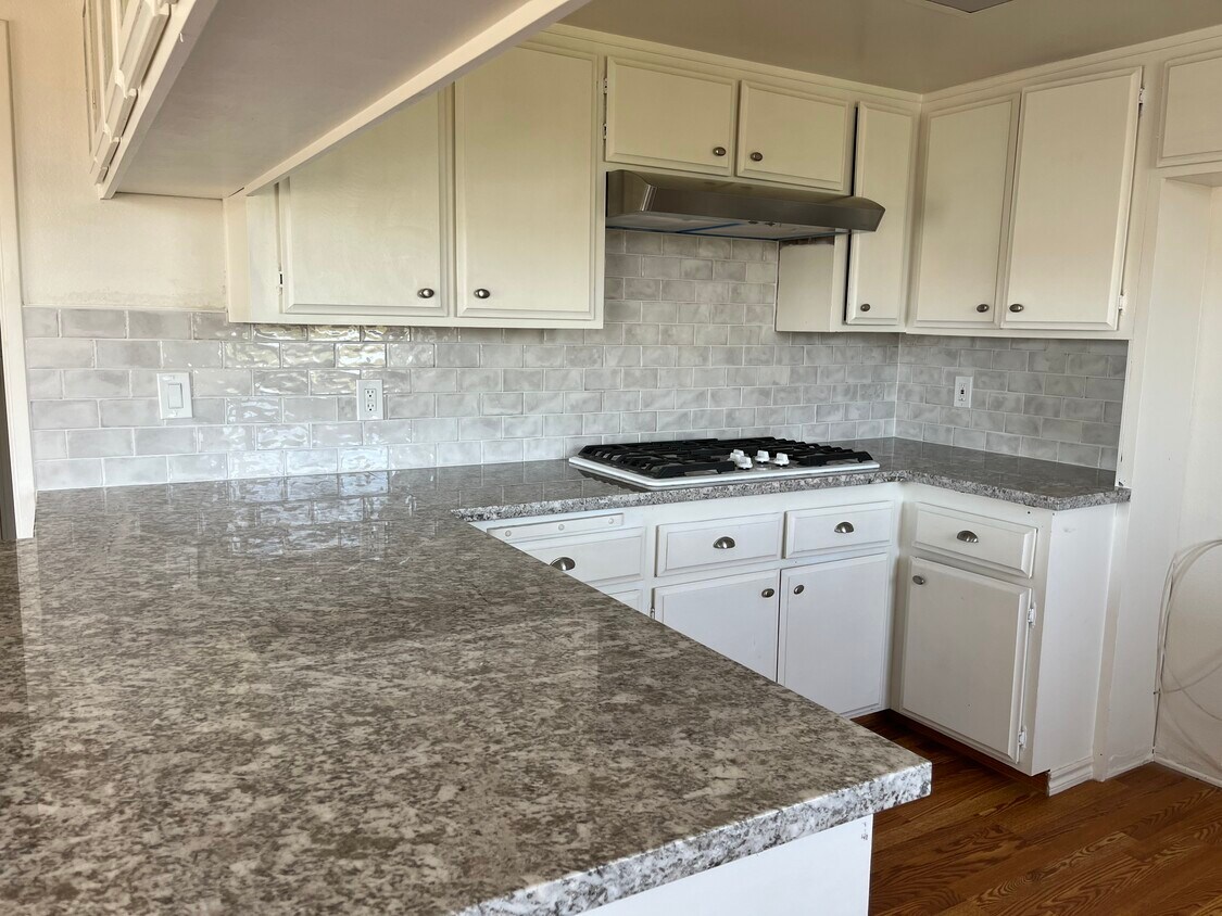 Foto principal - 1035 W 23rd St