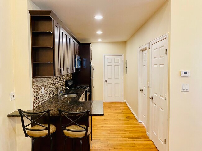 Building Photo - 633 Beach 67th St