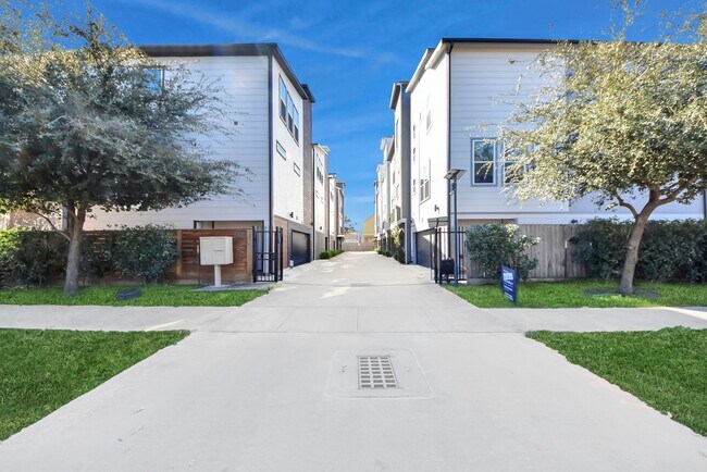 Foto del edificio - 604 W 28th St