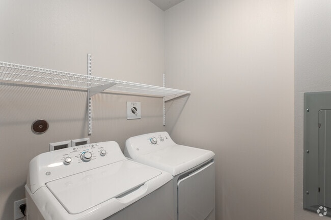 2BR, 2BA - 1,060SF - Spanish Peak Apartments