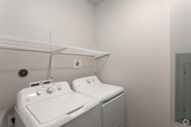 2BR, 2BA - 1,060SF - Spanish Peak Apartments