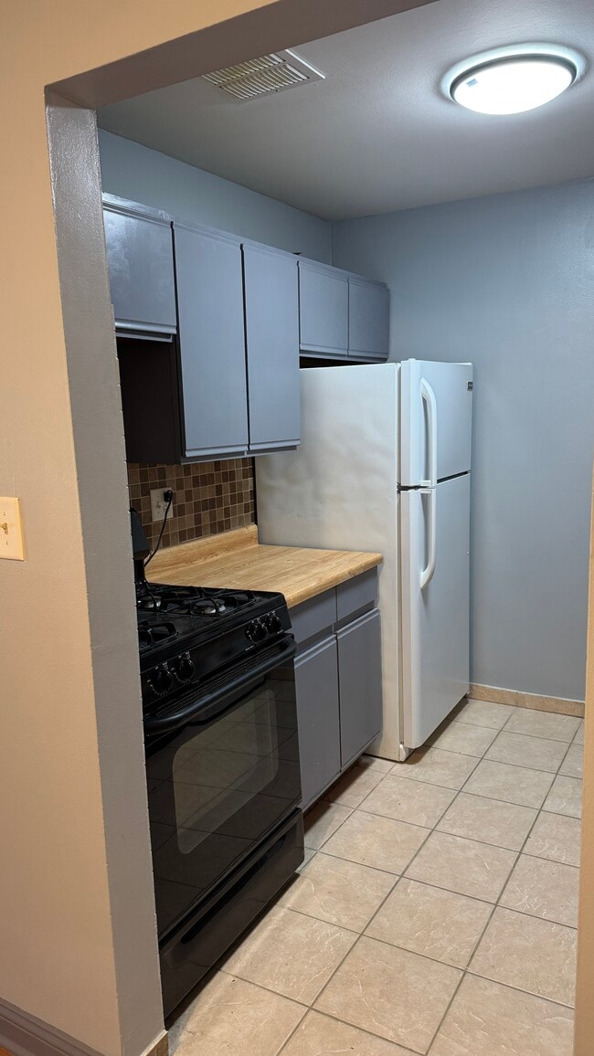 Building Photo - 9970 S 84th Ter