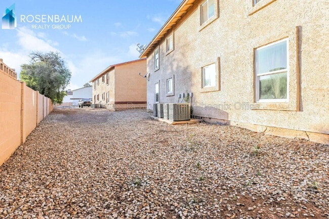 Foto del edificio - 465 W Ivyglen St