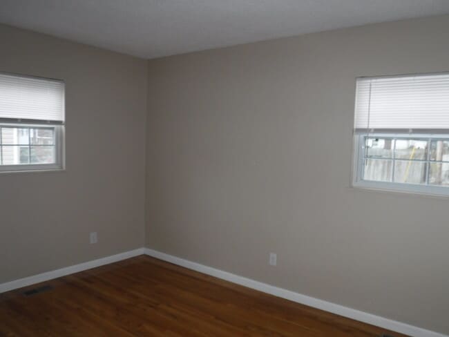 Dormitorio 1 - 5305 Redwood Ln