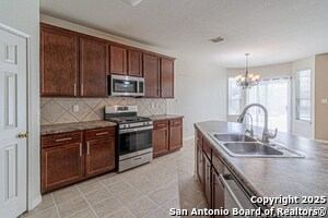 Foto del edificio - 1203 Ganton Ln