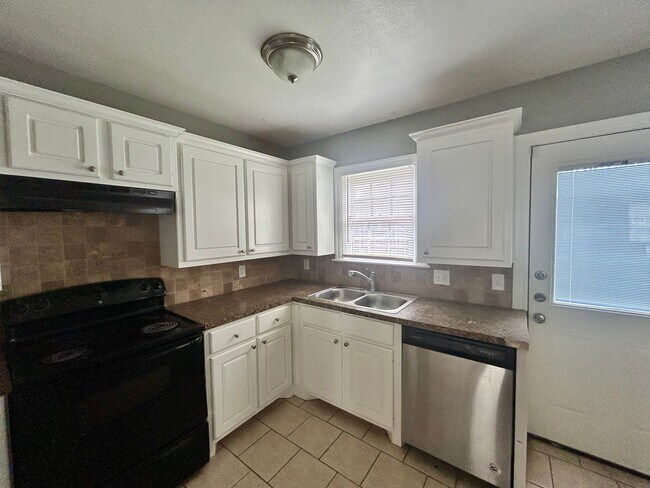 Foto del edificio - 3 bed 1 bath close to Texas Tech