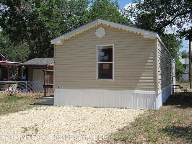 Building Photo - 2 br, 1.5 bath House - 322 Riverview