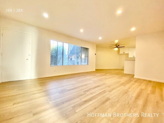 Building Photo - 10741 Moorpark St