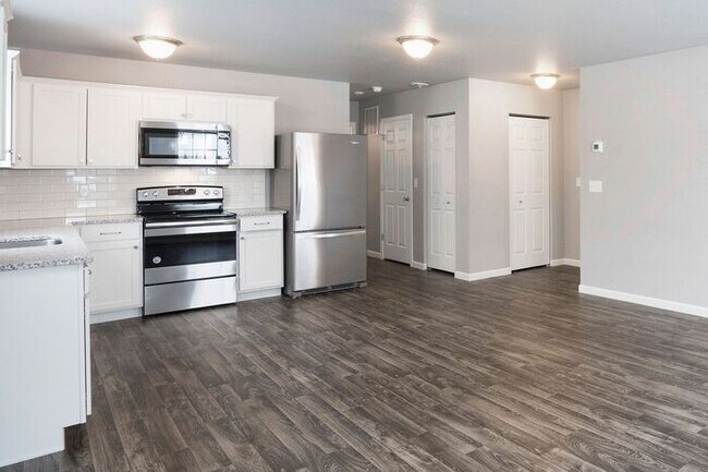 Building Photo - 1310 Maude Ave NE