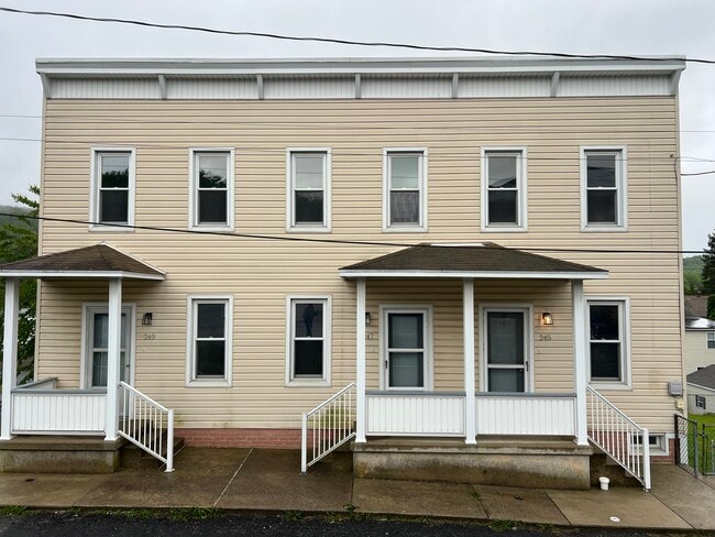 Building Photo - 247 Washington St