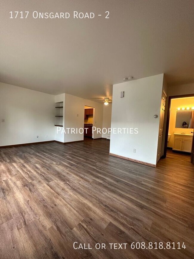 Building Photo - 2 bedroom/ 1 bath apartment in Madison, WI